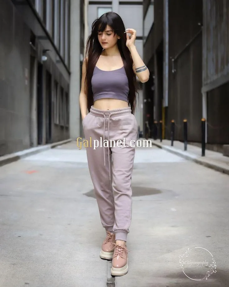 Sana Hassan genuine service available for me