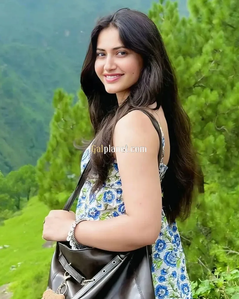 In call outcall full safe and secure genuine model college girl full