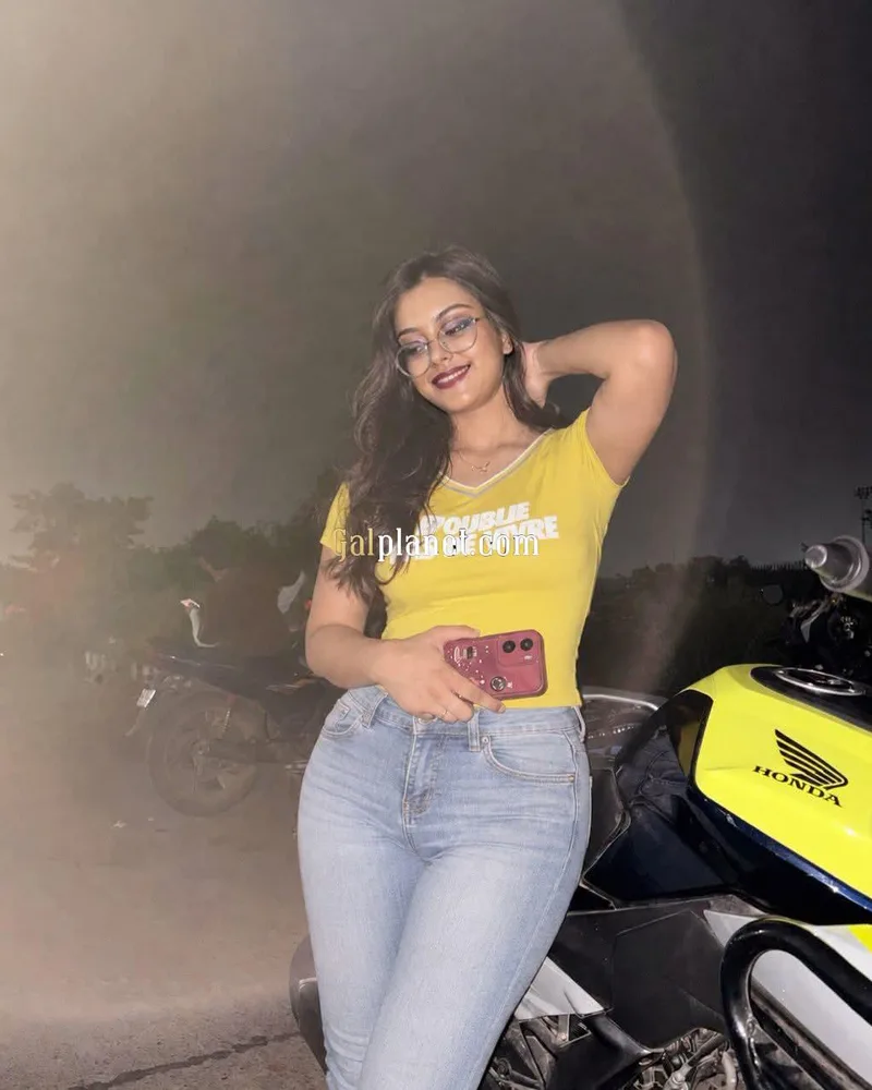 Hii guy's I'm Ankita Reddy  nen telugu na Reddy nen all types online s