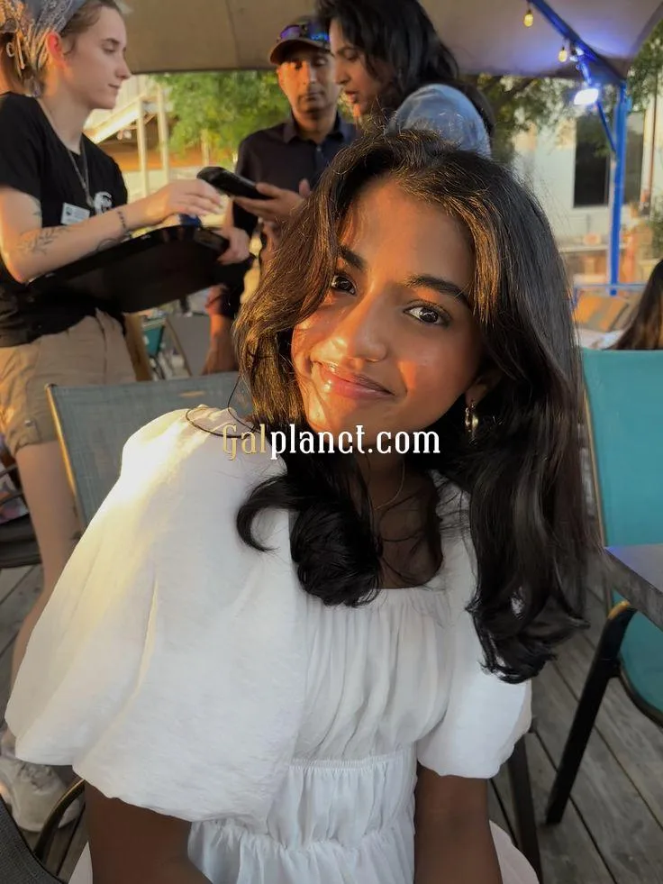 Hot and sexy top model girl full cash payment