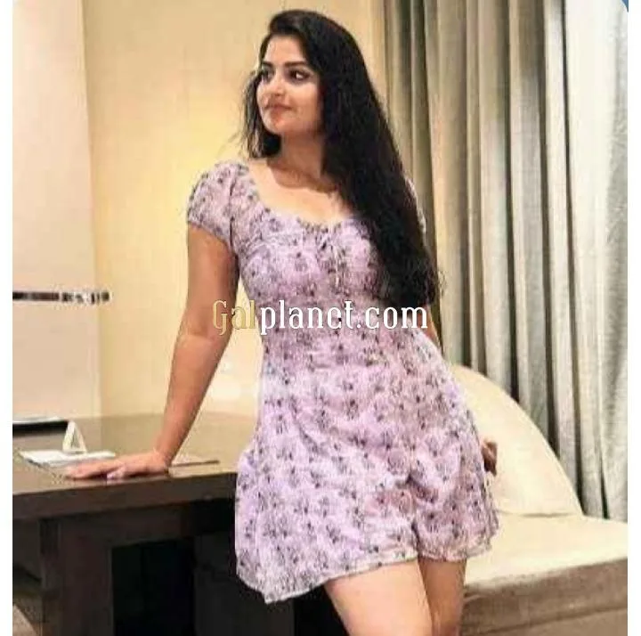 Looking hot and sexy model available collage girl