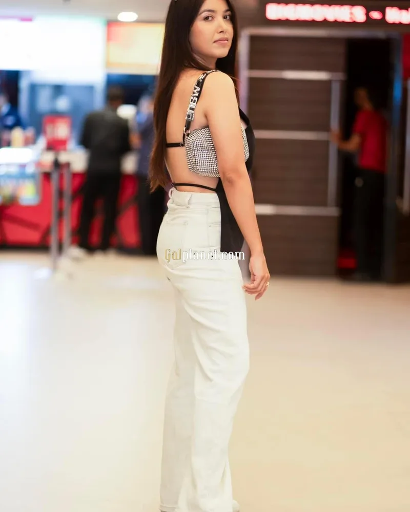 Hi Gentleman, Welcome to my profile. I'm Shasha in New Town,