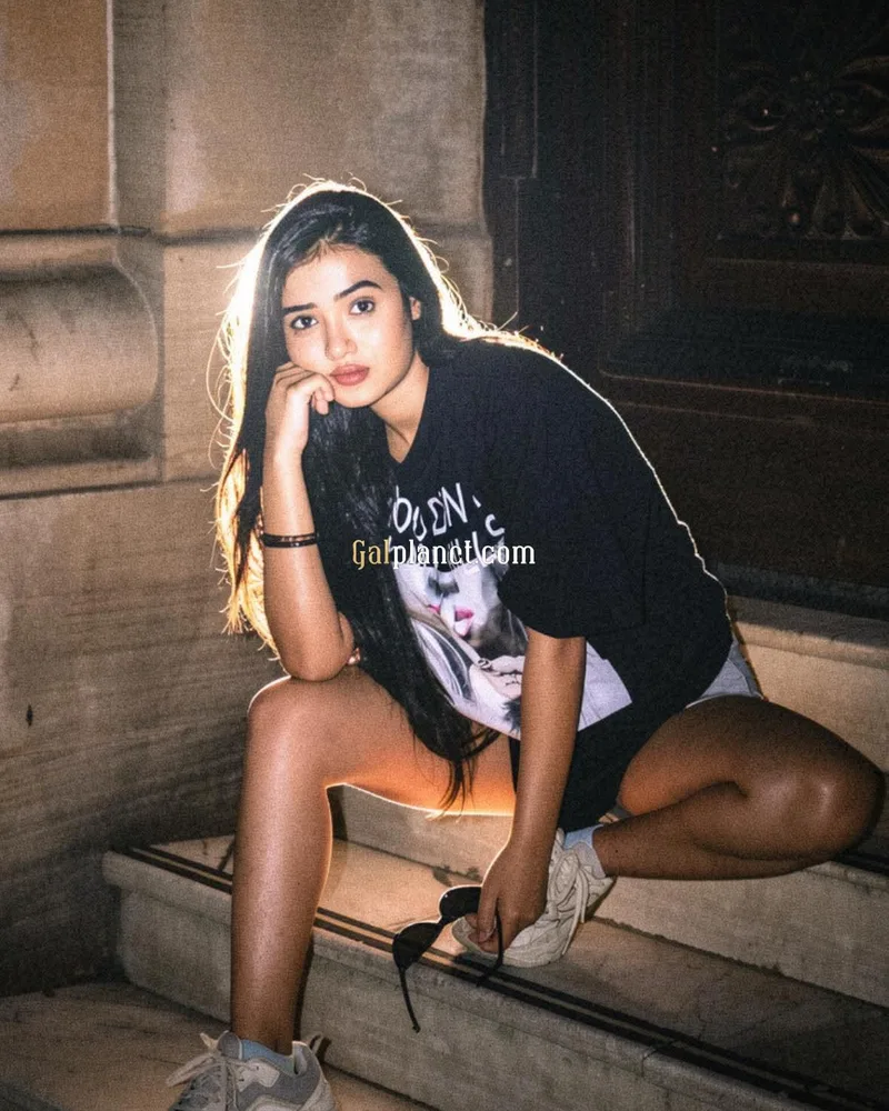 Nisha 𝟳𝟱𝟰𝟰𝟬𝟱𝟰𝟵𝟯𝟮 💫✅NO ADVANCE HAND CASH 💸PAYMENT IN HOTEL