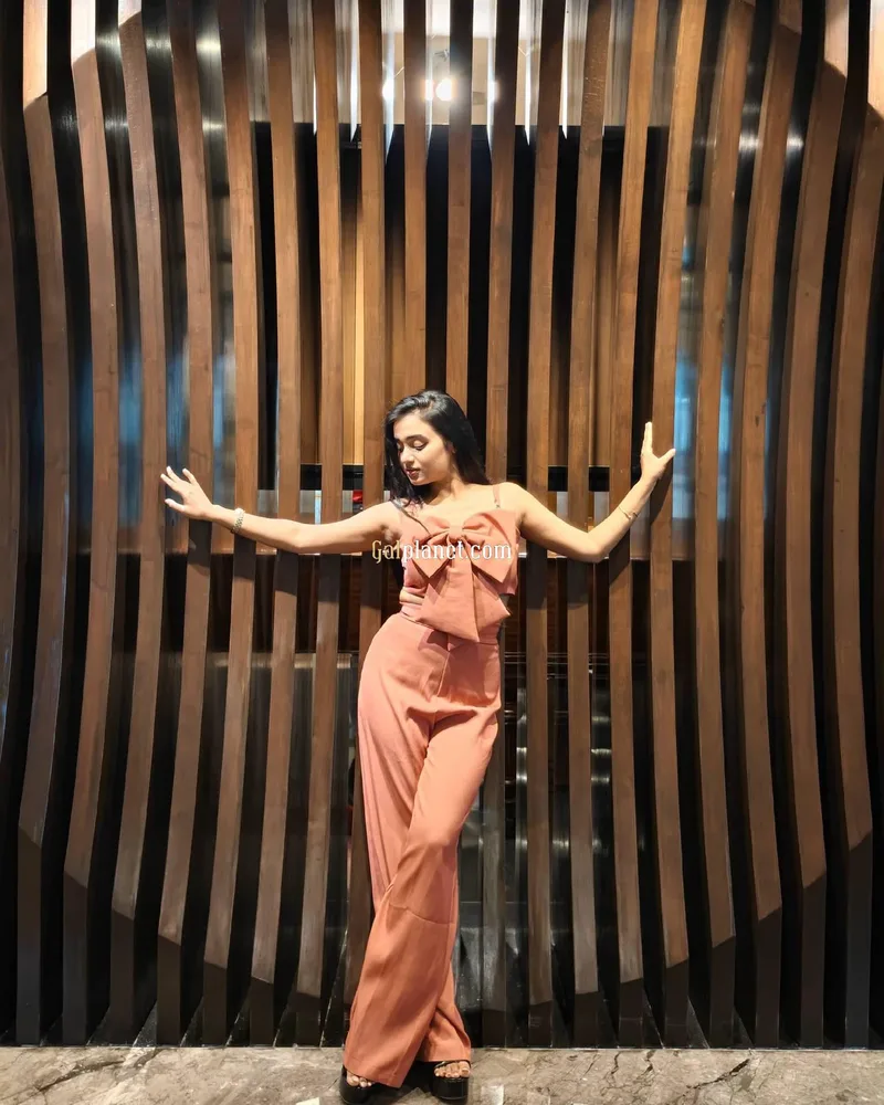 Nisha 𝟳𝟱𝟰𝟰𝟬𝟱𝟰𝟵𝟯𝟮 service available in home Hotel locatioyour