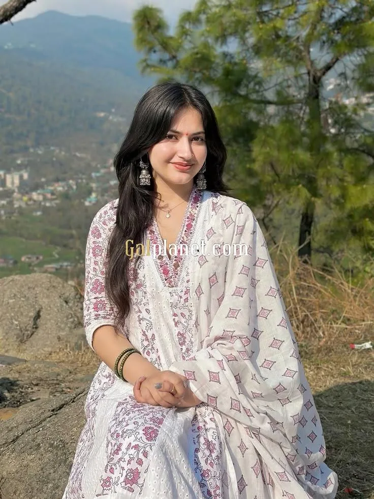 EHOME AND ✨HOTEL 💥SERVICE holsale ki aur college girl full set in act