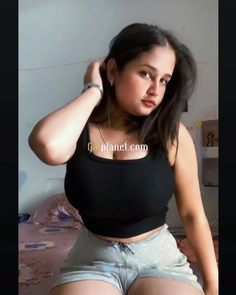 Available E comfortable modelling genuine very sexy girls in very n