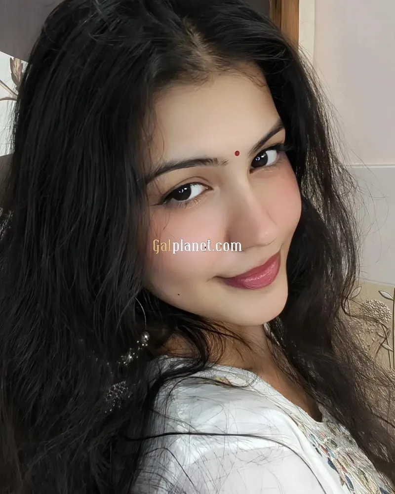 Annamalai Mondol Honeymoon Supriyamit qI Koka Queen is one of the top