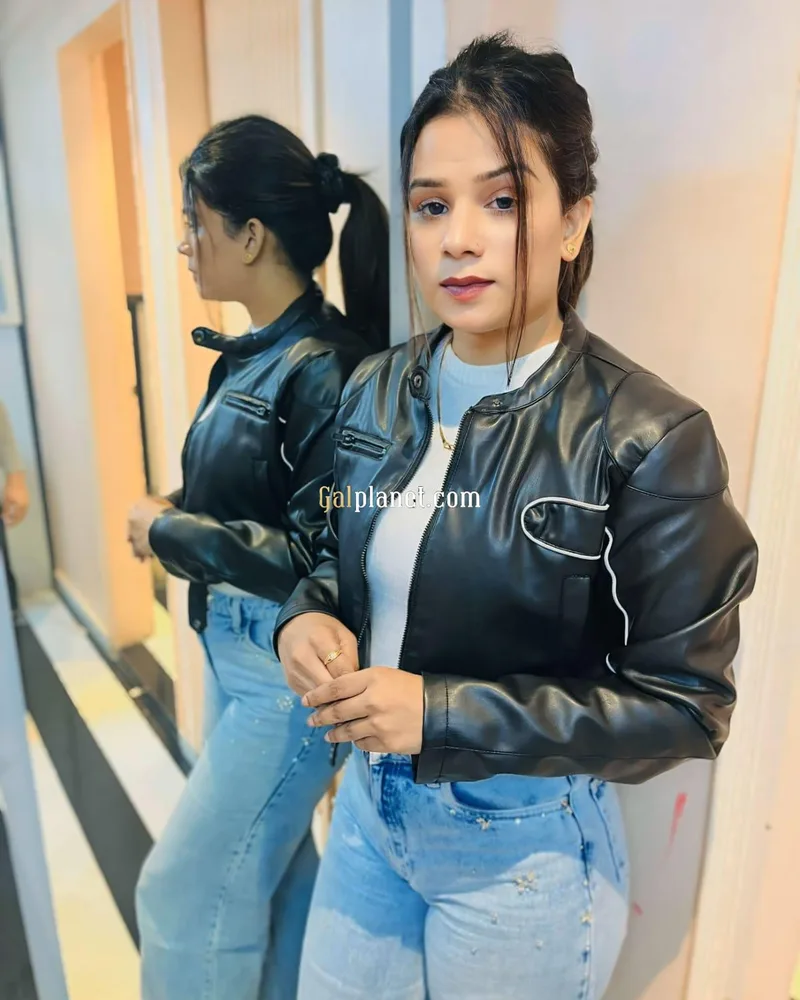Hello sir my self pooja independent college girl high profile picture