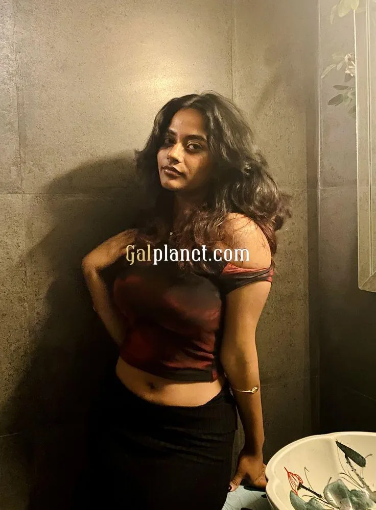 Riya Singh call girl escort service low price full safe and secure ser