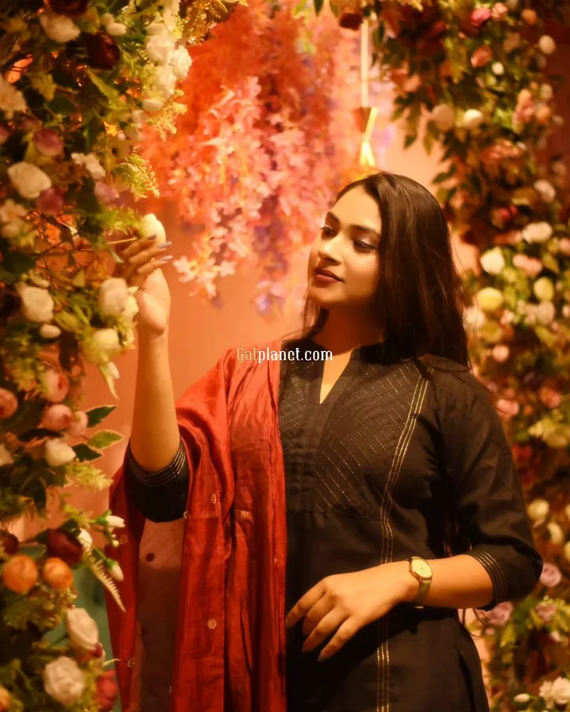 Nisha 𝟳𝟱𝟰𝟰𝟬𝟱𝟰𝟵𝟯𝟮 IndianNatural BoobsBlack HairSlim  Services