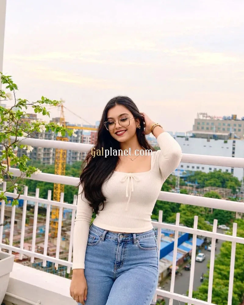 Nisha 𝟳𝟱𝟰𝟰𝟬𝟱𝟰𝟵𝟯𝟮 Enjoy Romantic Body Massage and Shower Bath