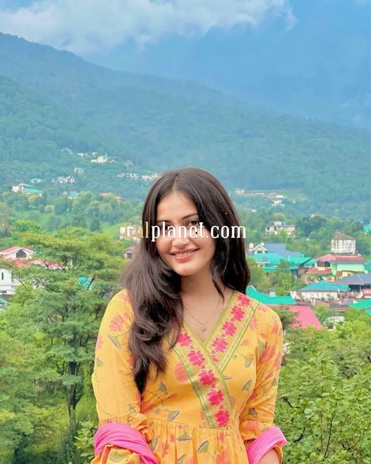 HELLO EVERYONE MY NAME IS DIVYA ✅ FULL SERVICE ✅HOT & only cash paymen