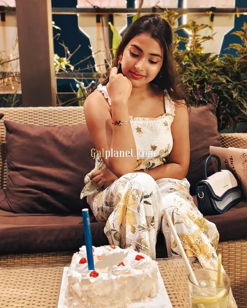 Nisha 𝟳𝟱𝟰𝟰𝟬𝟱𝟰𝟵𝟯𝟮 PRETTY HOT INDIAN SWEET SLIM GIRL 🔥SWETA G