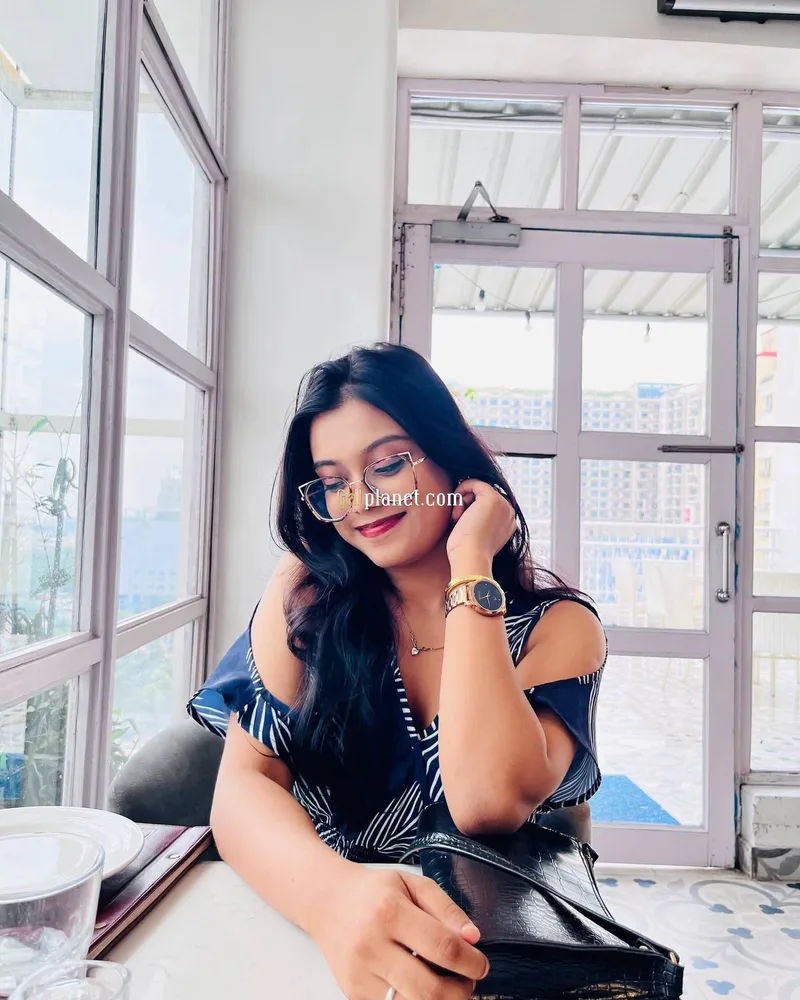 Nisha 𝟳𝟱𝟰𝟰𝟬𝟱𝟰𝟵𝟯𝟮 Hi my name NISHU elugu college girls and te