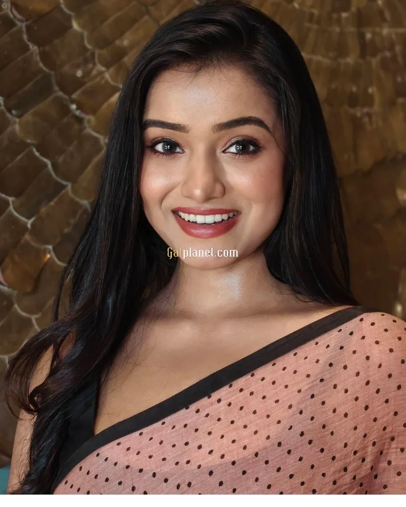 Nisha 𝟳𝟱𝟰𝟰𝟬𝟱𝟰𝟵𝟯𝟮 Can You Imagine How My Small, Warm Hands Sl