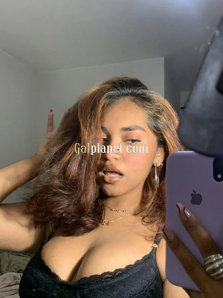 Hii profile girl college girl aunty bhabhi available anytime contact m