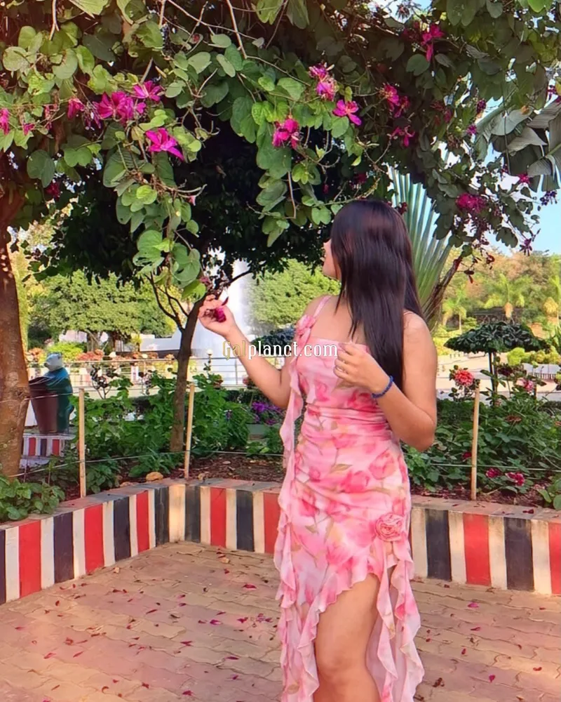 Hey Guys, I am Mohini from India, here to help you fulfil your dreams.