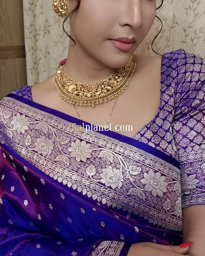 Cute Priya ( Meeting & Cam ) – Indian escort in Mumbai