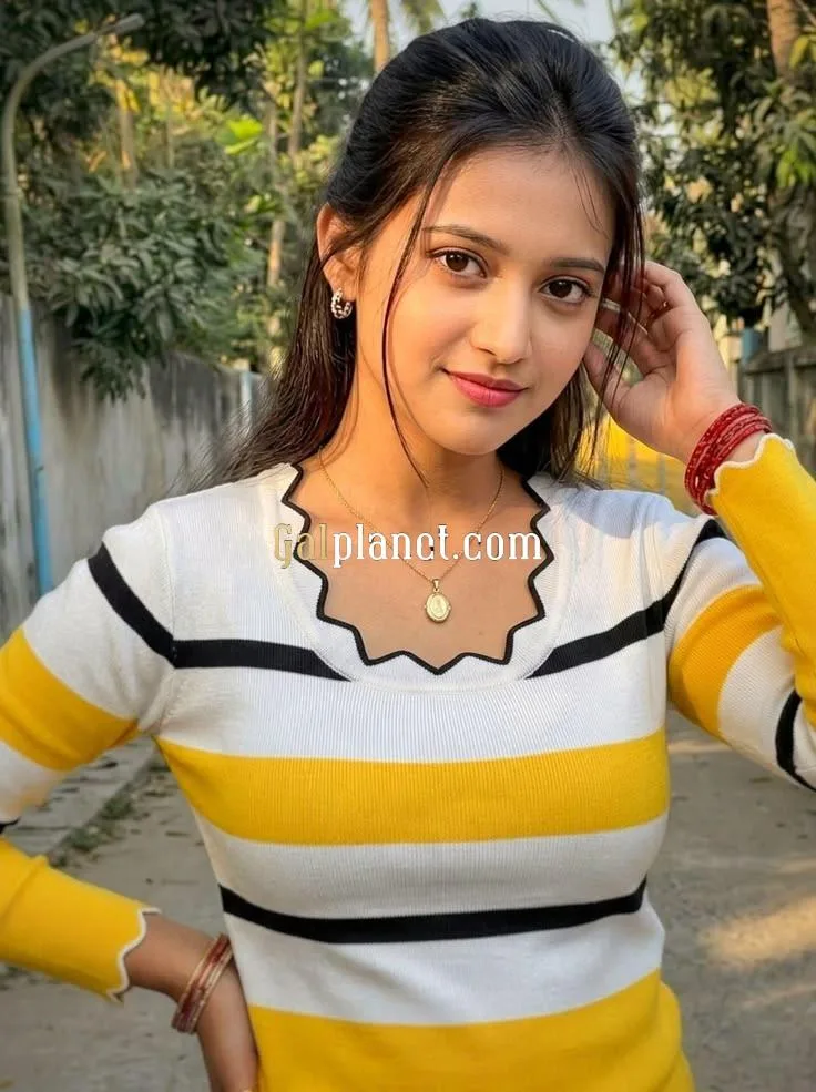 Ananya Pandey cash payment cash hand and genuine service