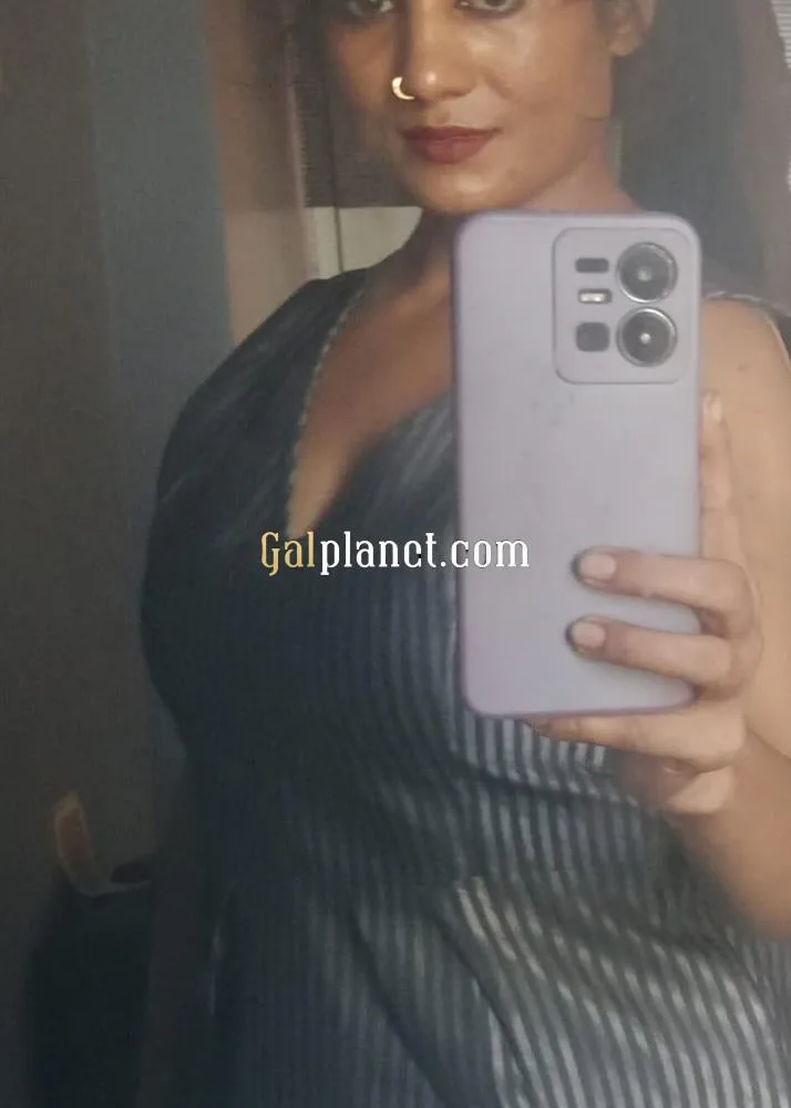 Looking beautiful trusted call girl available